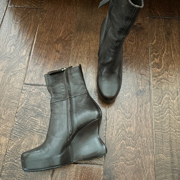 COSTUME NATIONAL MADE IN ITALY brown leather booties - Picture 1 of 7